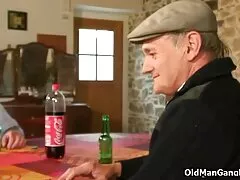 Dâm Kamyk Walker xxx gai xinh nhat ban hút trước khi chơi lớn